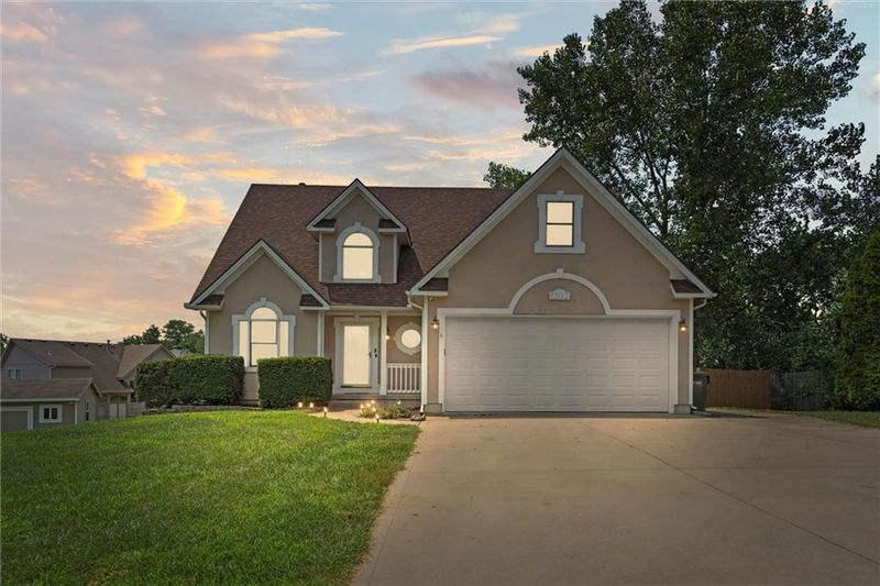 1302 Shamrock Ct, Warrensburg, MO 64093