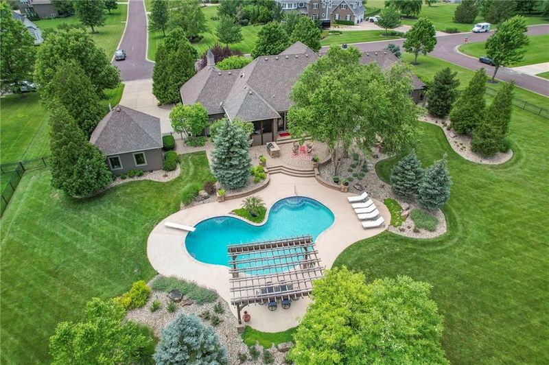 15509 Oakmont St, Overland Park, KS 66221