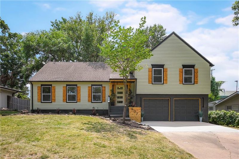 607 E 110th Ter, Kansas City, MO 64131