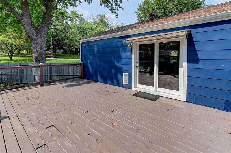 10707 E 49th St, Kansas City, MO MO