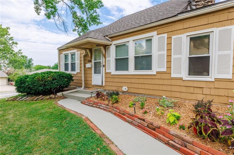 1008 W 100th Ter, Kansas City, MO 64114