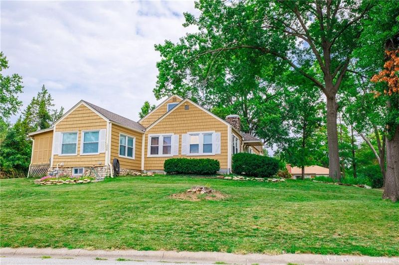 1008 W 100th Ter, Kansas City, MO 64114