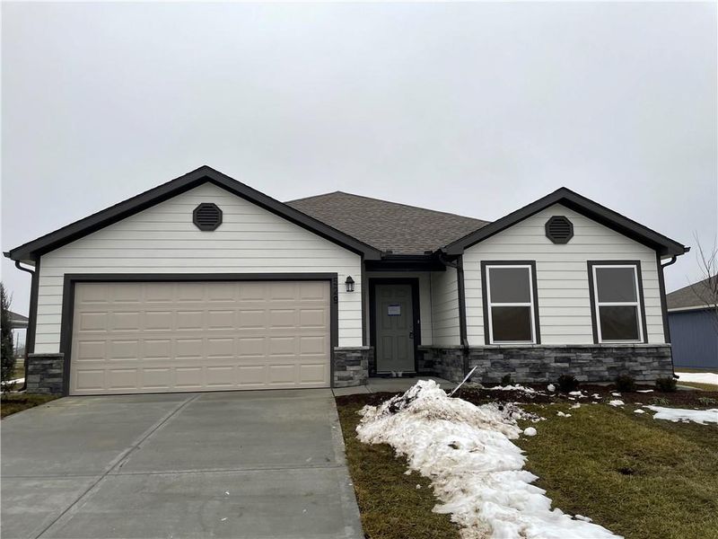 521 SE Reid St, Blue Springs, MO 64014