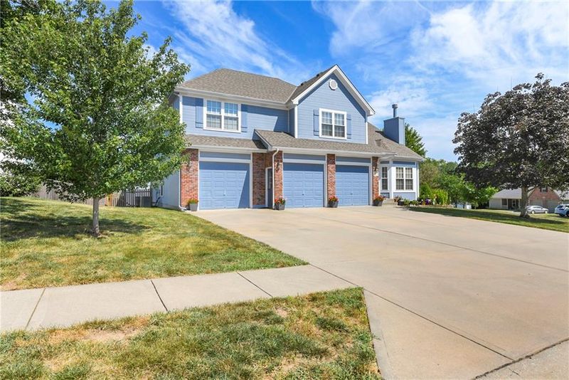 1501 Winchester Dr, Pleasant Hill, MO 64080