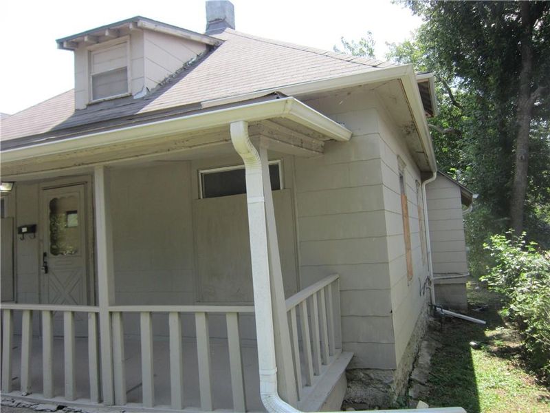 6017 E 9th St, Kansas City, MO 64125