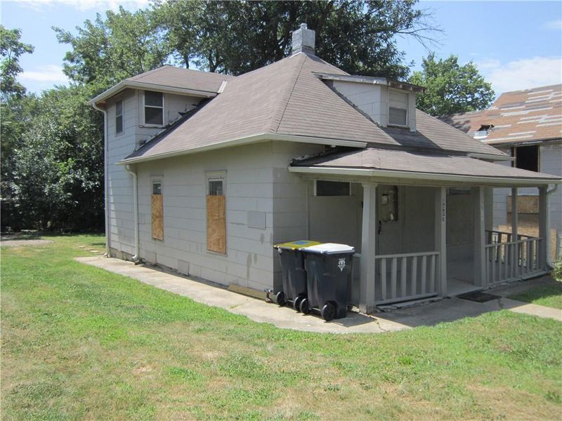 6017 E 9th St, Kansas City, MO 64125