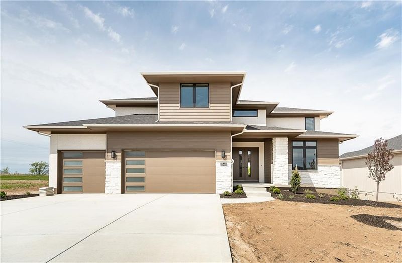 18461 Mohawk Ln, Overland Park, KS 66085
