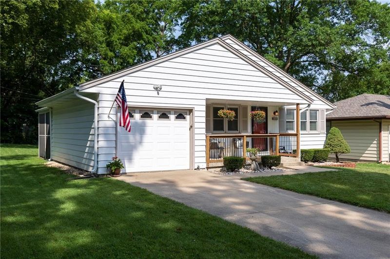 8306 Jarboe St, Kansas City, MO 64114