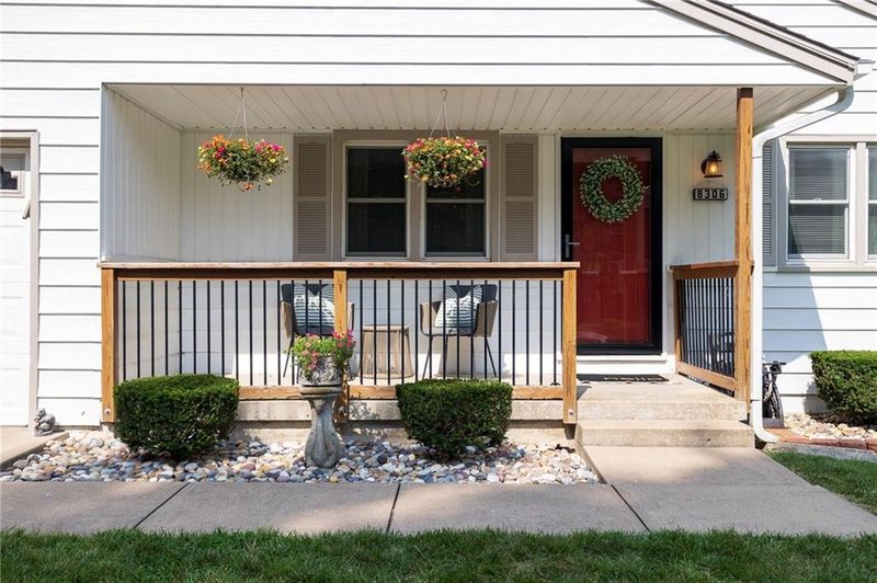 8306 Jarboe St, Kansas City, MO 64114