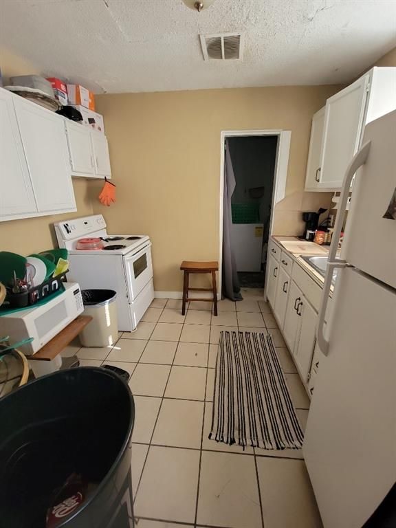 8441 Lydia Ave, Kansas City, MO 64131