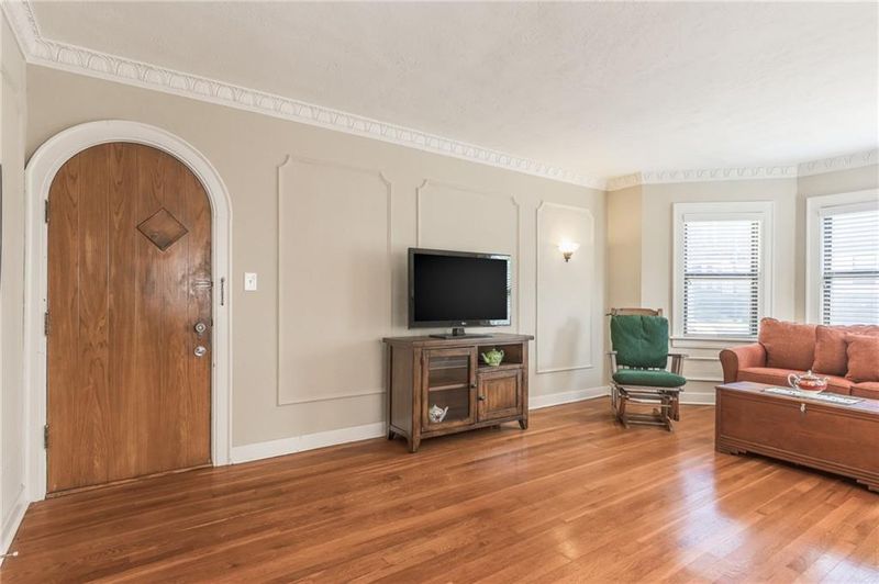 4510 Broadway St #1A, Kansas City, MO 64111
