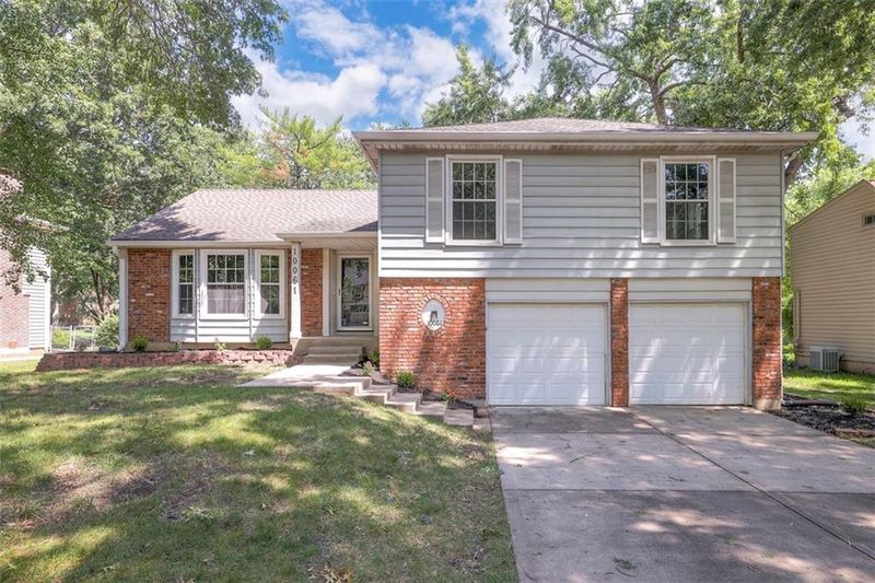 10061 Bluejacket Dr, Overland Park, KS 66214
