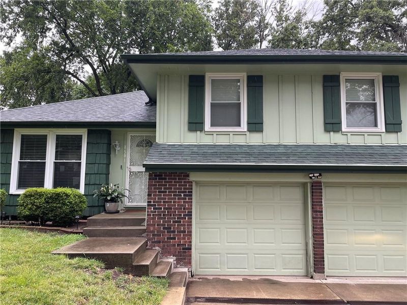 8501 E 56th St, Kansas City, MO 64129
