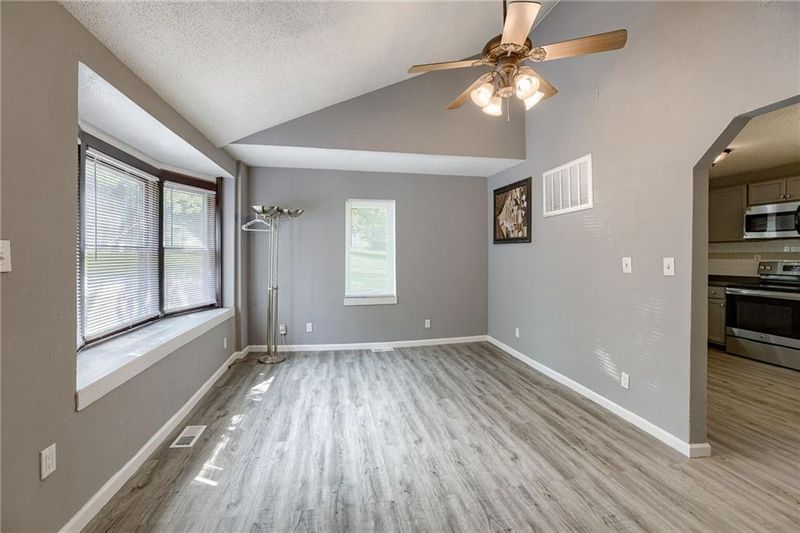 5232 N Randolph Rd, Kansas City, MO 64119