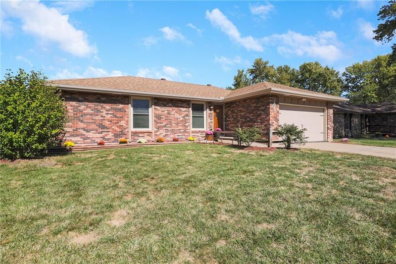 206 E Jefferson St, Buckner, MO 64016