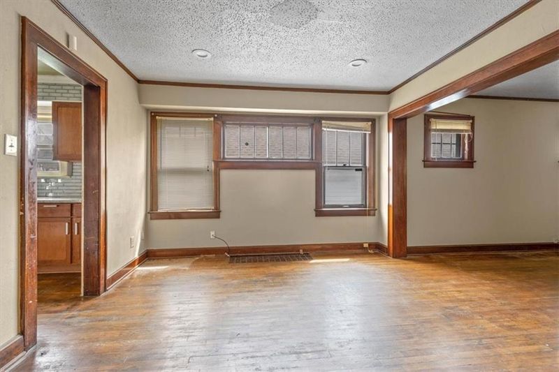 5202 E 7th St, Kansas City, MO 64124