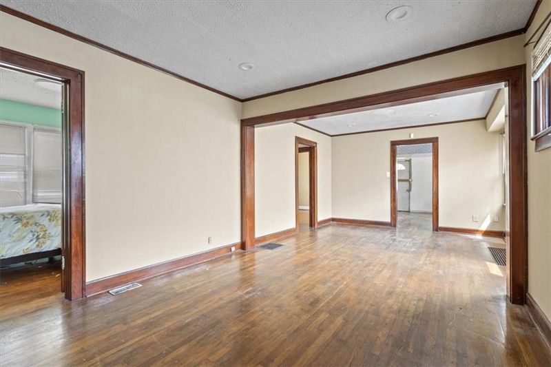 5202 E 7th St, Kansas City, MO 64124