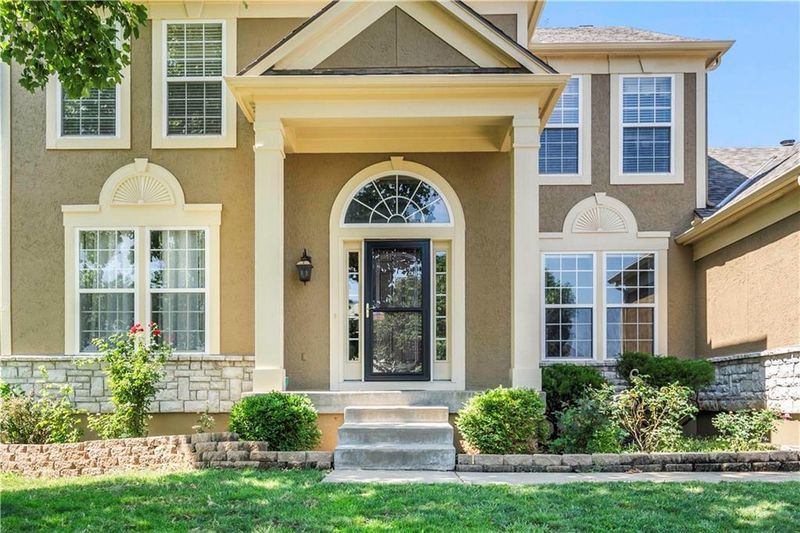 7865 W 156th St, Overland Park, KS 66223