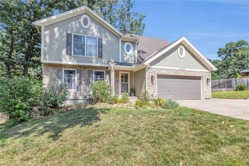 4502 NW Apache Dr, Riverside, MO 64150