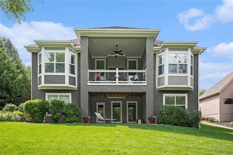 8000 Clearwater Dr, Parkville, MO 64152