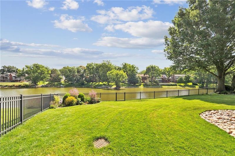 3635 NW Blue Jacket Dr, Lee's Summit, MO 64064