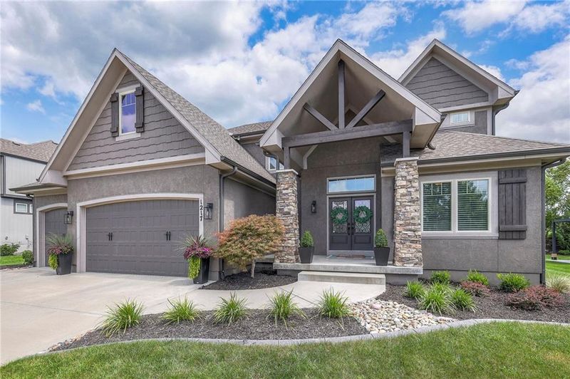 1217 Lakecrest Cir, Raymore, MO 64083