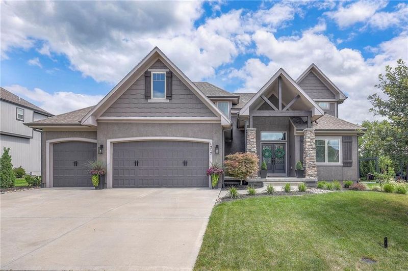 1217 Lakecrest Cir, Raymore, MO 64083