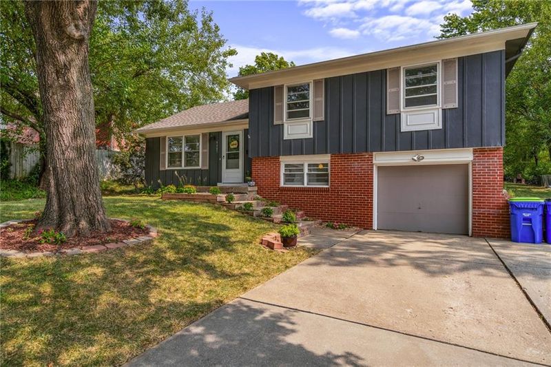 9405 Kessler Ln, Overland Park, KS 66212