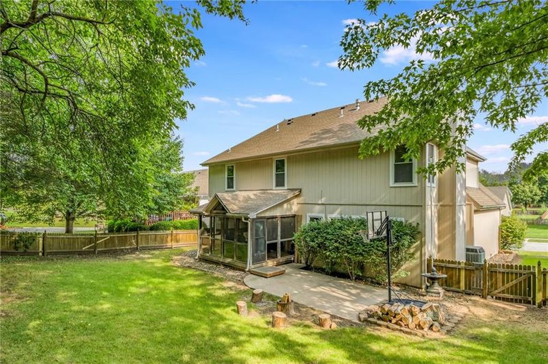 1225 SW Persels Rd, Lee's Summit, MO 64081