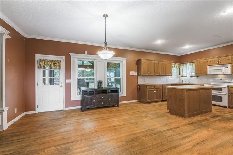1225 SW Persels Rd, Lee's Summit, MO 64081