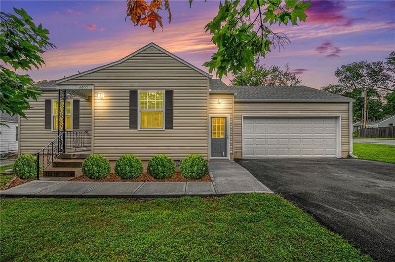 8600 Summit St, Kansas City, MO 64114