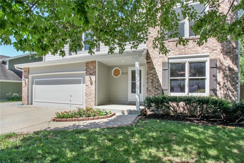 6522 NW Sioux Dr, Parkville, MO 64152