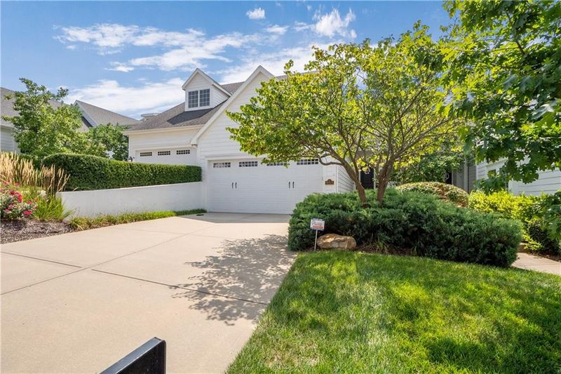 9513 Lime Stone Rd, Parkville, MO 64152
