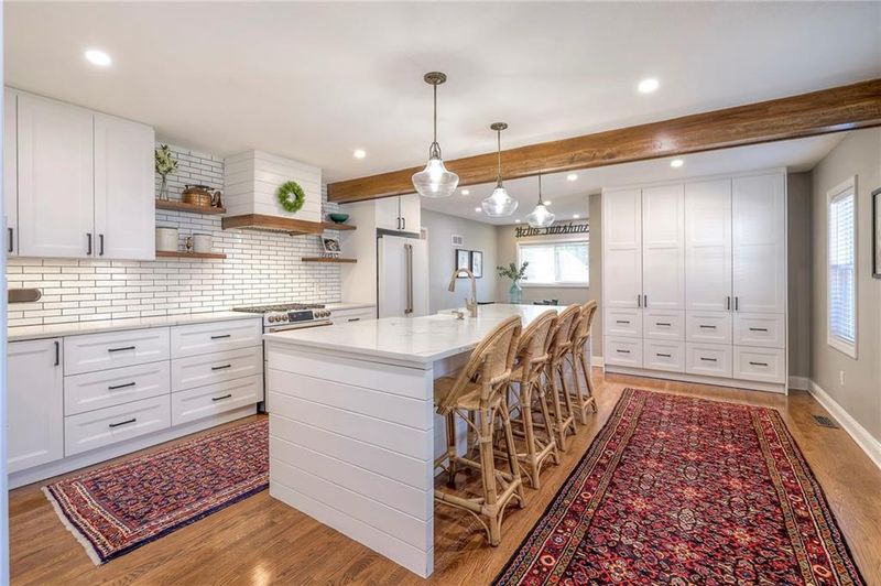 305 E 66 St, Kansas City, MO 64113