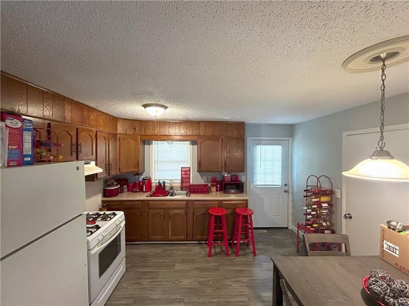 1338 E 84th Ter, Kansas City, MO 64131