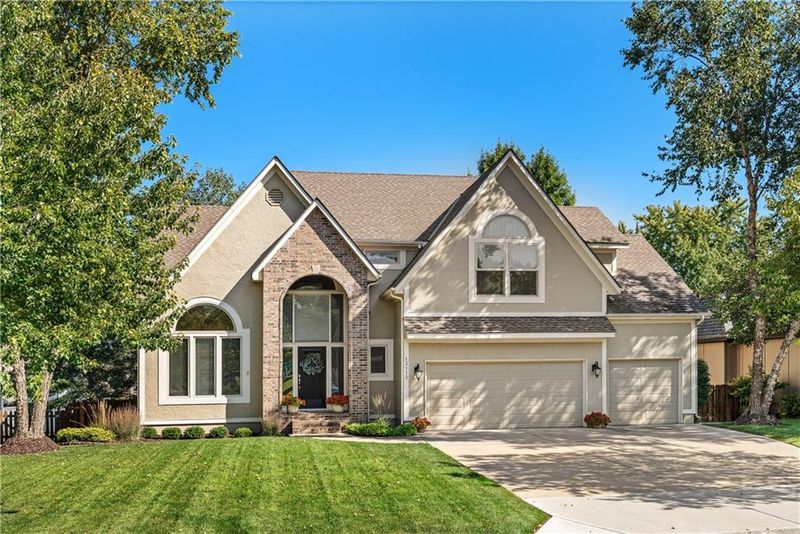 13113 Bond St, Overland Park, KS 66213