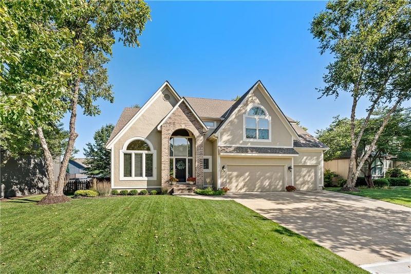 13113 Bond St, Overland Park, KS 66213
