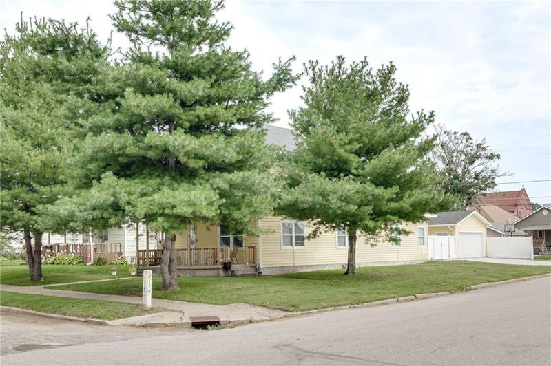 126 W Indiana Ave, St Joseph, MO 64504
