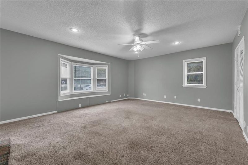 8020 Forest Ave, Kansas City, MO 64131