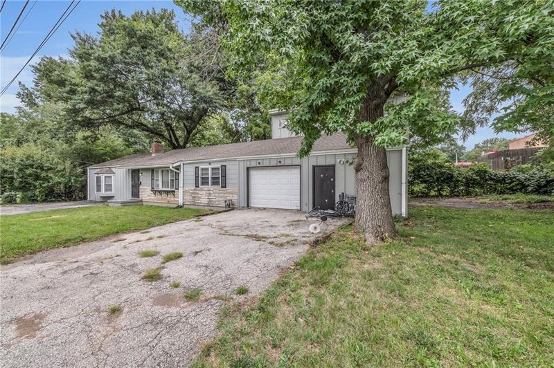 8020 Forest Ave, Kansas City, MO 64131