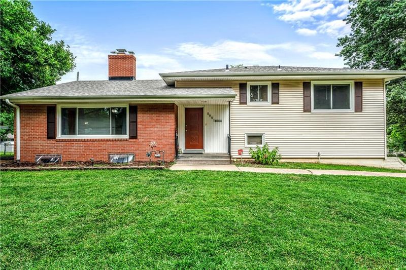 5051 S Willis Ave, Independence, MO 64055