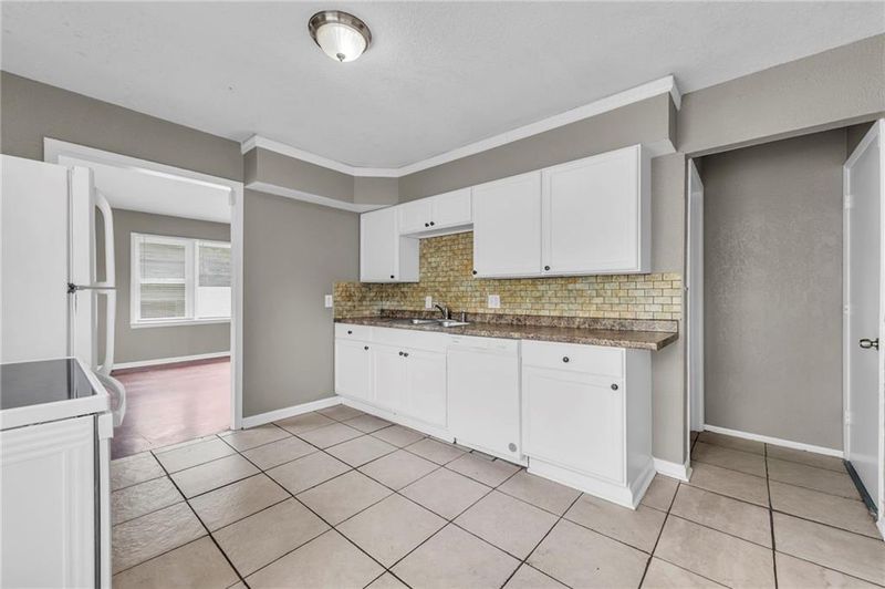 7801 E 102nd St, Kansas City, MO 64134