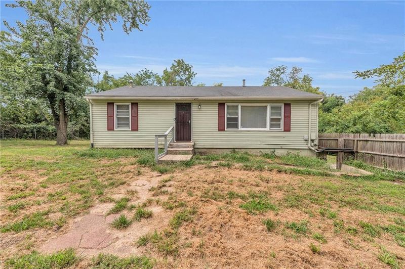 7801 E 102nd St, Kansas City, MO 64134