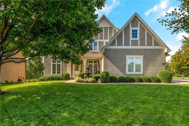 9331 W 157th Ter, Overland Park, KS 66221