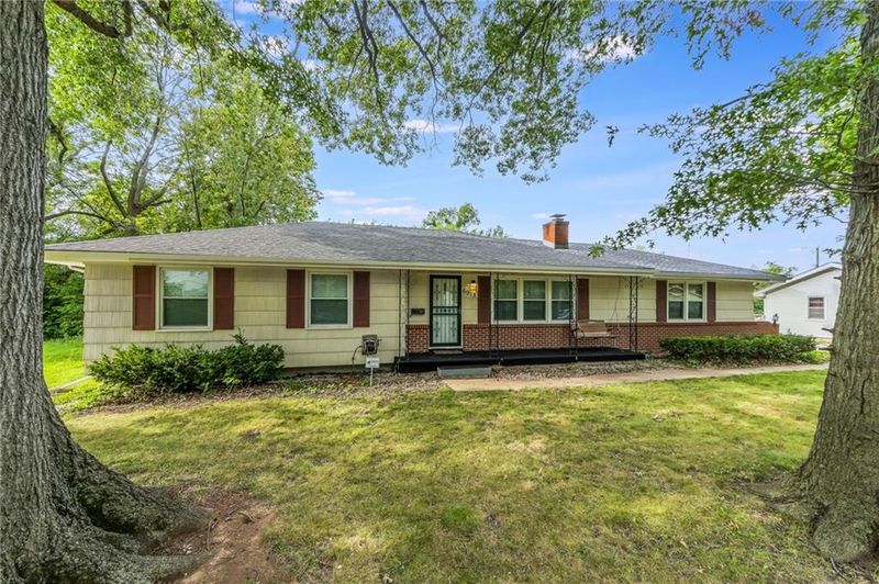 6915 E 102nd St, Kansas City, MO 64134