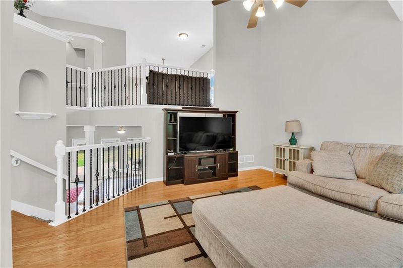 1013 Clayton Dr, Raymore, MO 64083