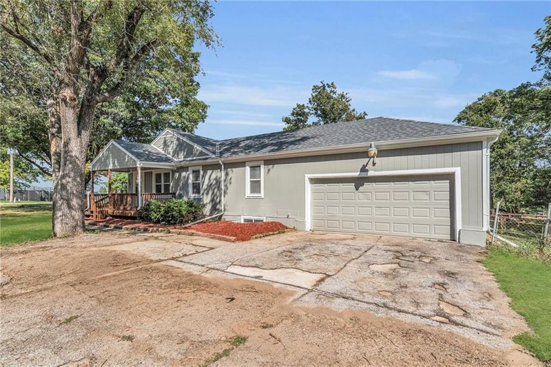 8641 E 57th St, Kansas City, MO 64129