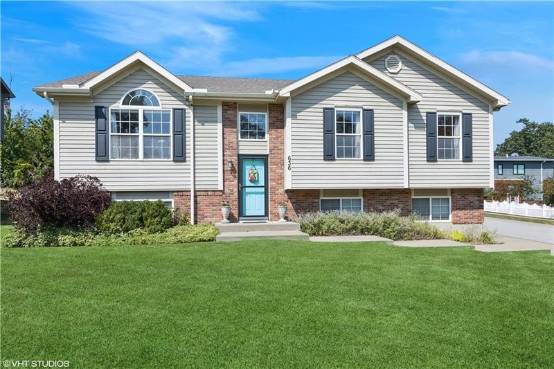 636 NE 99th St, Kansas City, MO 64155