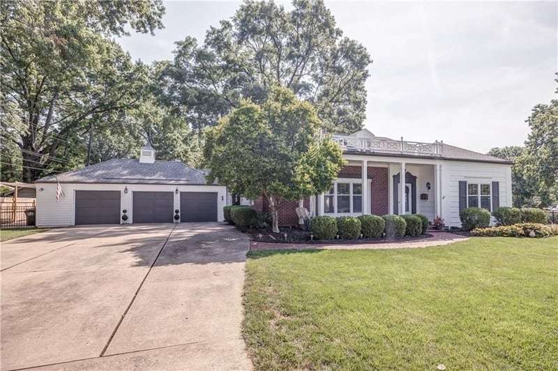 6611 Walmer St, Overland Park, KS 66202