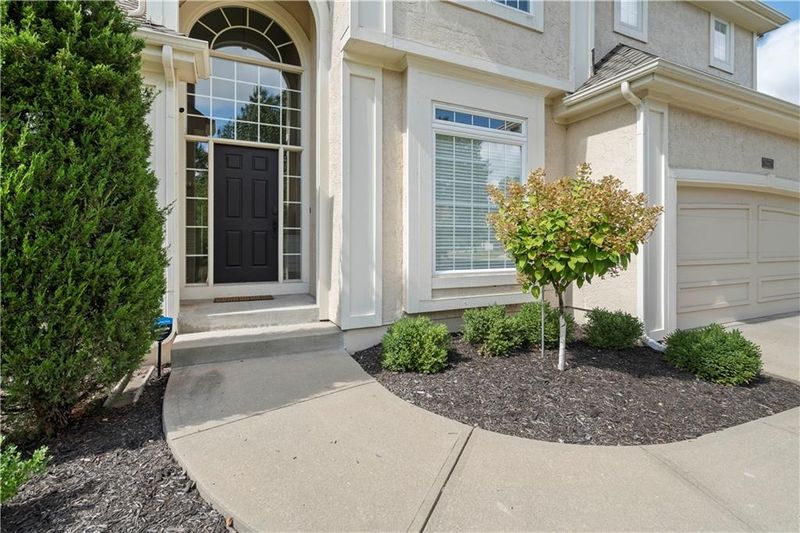 14728 Robinson St, Overland Park, KS 66223